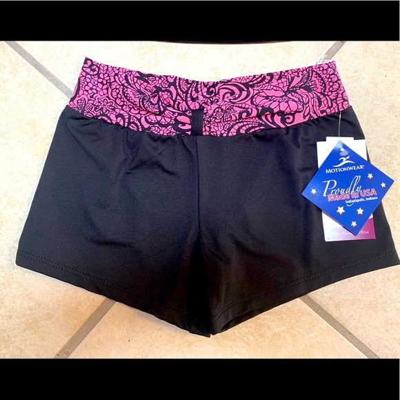 Adult Small Pink & Black Sports Bra & Spandex Bike Shorts Activewear Set NWT - Picture 2 of 5
